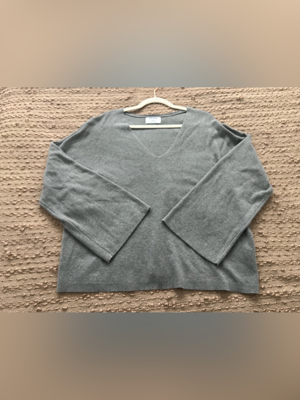 Old Navy Women's Gray V-Neck Sweater